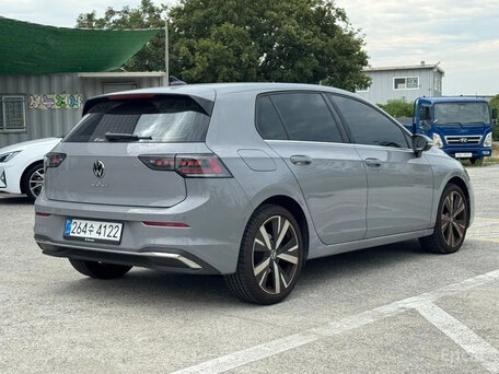 2025 Volkswagen Golf VIII Рестайлинг, серый, 3040000 рублей, вид 3