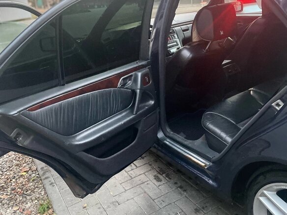 1997 Mercedes-Benz E-Класс 280 II (W210, S210), синий, 600000 рублей - вид 10