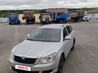 2011 Skoda Octavia II (A5) Рестайлинг, белый, 880000 рублей, вид 1