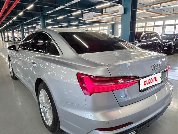 2019 Audi A6 45 TFSI V (C8), серебристый, 4650000 рублей - вид 5