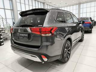 2021 Mitsubishi Outlander III Рестайлинг 3, серый, 2650000 рублей, вид 5