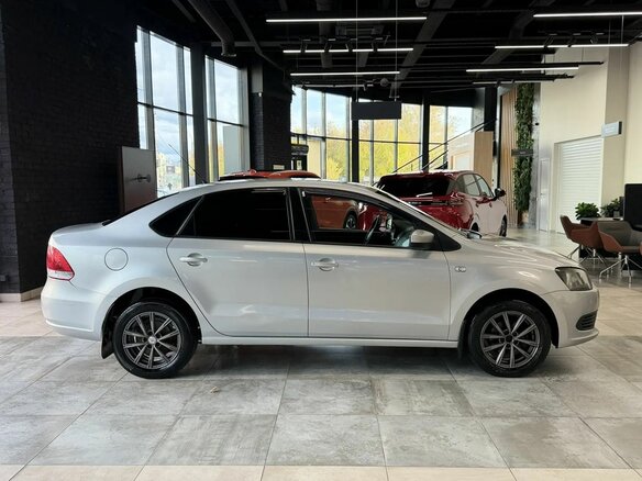 2011 Volkswagen Polo V, серебристый, 830000 рублей - вид 6