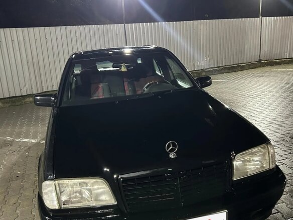 1996 Mercedes-Benz C-Класс 180 I (W202), чёрный, 370000 рублей - вид 1
