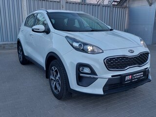 2020 Kia Sportage IV Рестайлинг, белый, 2049000 рублей, вид 3