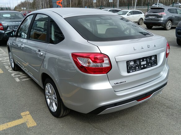 2026 Lada (ВАЗ) Granta I Рестайлинг, серебристый, 1238000 рублей - вид 4