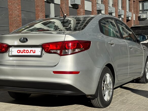 2016 Kia Rio III Рестайлинг, серебристый, 970000 рублей - вид 6