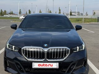 2025 BMW 5 серии 530i xDrive VIII (G60/G61/G68), синий, 7300000 рублей, вид 1