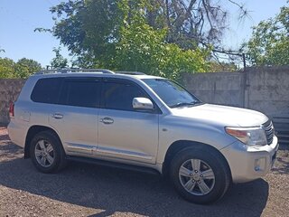 2011 Toyota Land Cruiser 200 Series, серый, 4000000 рублей, вид 3