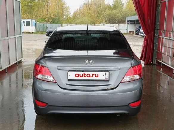 2013 Hyundai Solaris I, серый, 360000 рублей - вид 4