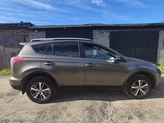 2017 Toyota RAV4 IV (XA40) Рестайлинг, коричневый, 2360000 рублей, вид 3