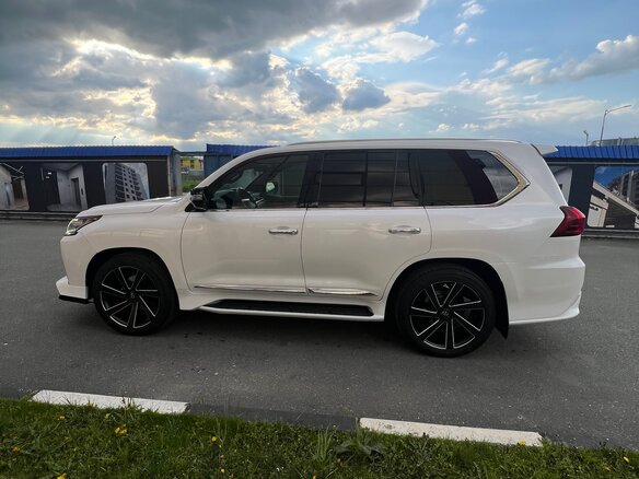 2016 Lexus LX 570 III Рестайлинг 2, белый, 7200000 рублей - вид 7