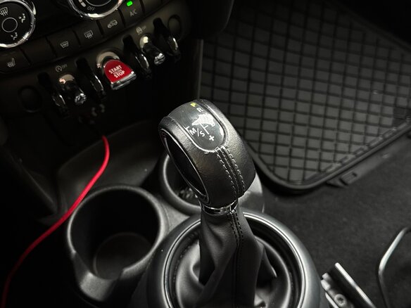 2018 Mini Hatch Cooper III (F55/F56), жёлтый, 1800000 рублей - вид 16