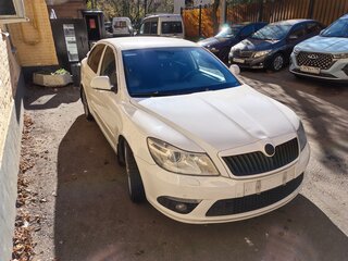 2010 Skoda Octavia RS II Рестайлинг, белый, 950000 рублей, вид 4
