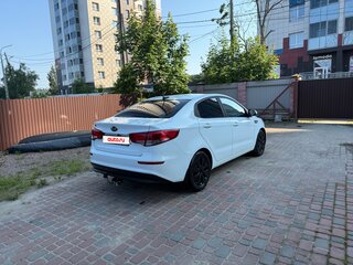 2017 Kia Rio III Рестайлинг, белый, 1050000 рублей, вид 1