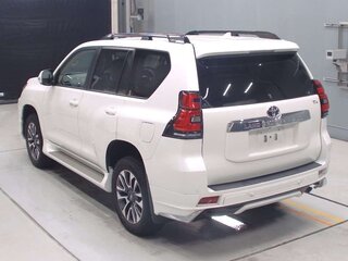 2022 Toyota Land Cruiser Prado 150 Series Рестайлинг 3, белый, 6990000 рублей, вид 4