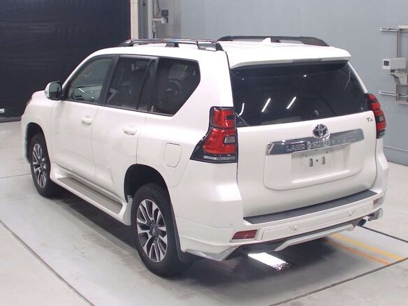 2022 Toyota Land Cruiser Prado 150 Series Рестайлинг 3, белый, 6990000 рублей - вид 4