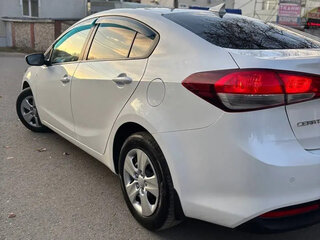 2018 Kia Cerato III Рестайлинг (Classic), белый, 1300000 рублей, вид 2