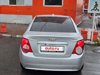 2013 Chevrolet Aveo II, серебристый, 680000 рублей, вид 2