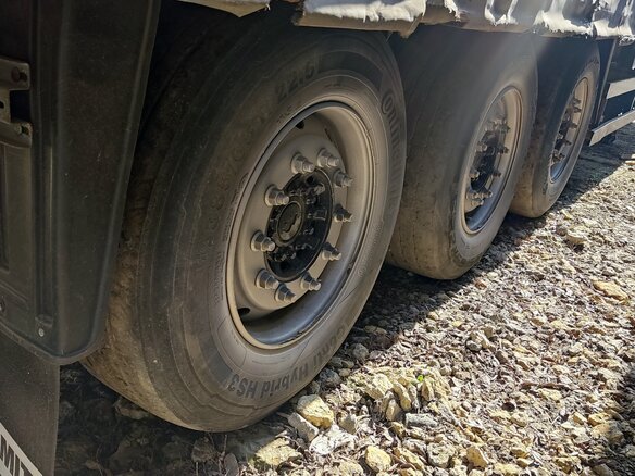 2010 Schmitz Cargobull SCS, серый, 940000 рублей - вид 3