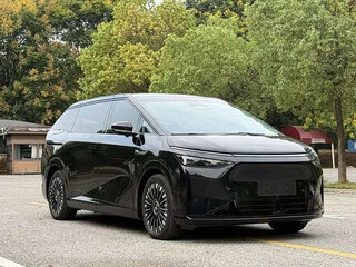 2026 Xpeng X9 I Рестайлинг, чёрный, 5890700 рублей, вид 3