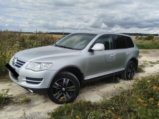 2008 Volkswagen Touareg I Рестайлинг, серебристый, 830000 рублей, вид 1