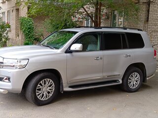 2015 Toyota Land Cruiser 200 Series Рестайлинг 2, серебристый, 6500000 рублей, вид 4