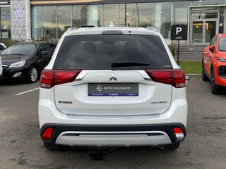 2019 Mitsubishi Outlander III Рестайлинг 3, белый, 1648000 рублей, вид 4