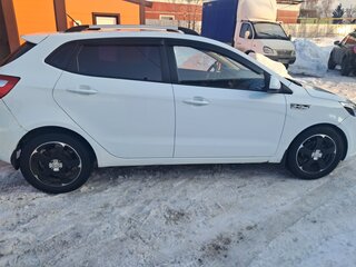 2013 Kia Rio 4-speed III, белый, 630000 рублей, вид 3