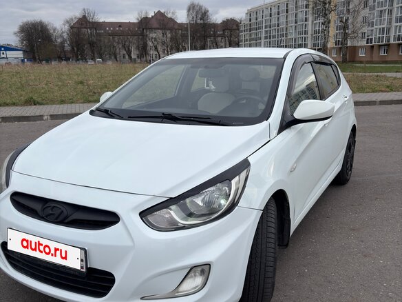 2011 Hyundai Solaris I, белый, 650000 рублей