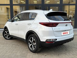 2020 Kia Sportage IV Рестайлинг, белый, 1990000 рублей, вид 4