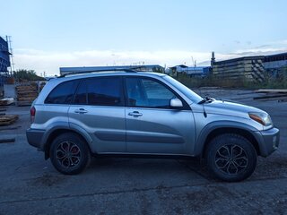 2001 Toyota RAV4 II (XA20), серебристый, 700000 рублей, вид 4