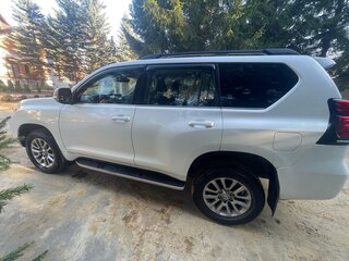 2017 Toyota Land Cruiser Prado 150 Series Рестайлинг 2, белый, 4400000 рублей, вид 4