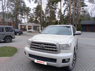 2011 Toyota Sequoia II, белый, 2340000 рублей, вид 1