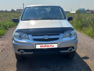 2009 Chevrolet Niva I Рестайлинг, серебристый, 430000 рублей, вид 2