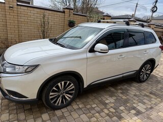 2019 Mitsubishi Outlander III Рестайлинг 3, белый, 2100000 рублей, вид 4