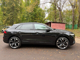2022 Audi Q8 55 TFSI I (4M), чёрный, 9999999 рублей, вид 4