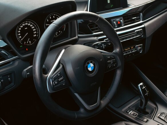 2018 BMW X1 20i xDrive II (F48), серый, 2530000 рублей - вид 11