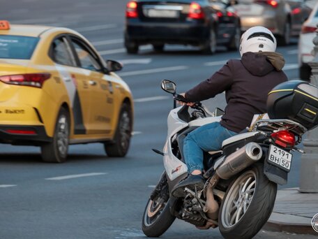 2013 BMW F 800 GT, белый, 500000 рублей, вид 4