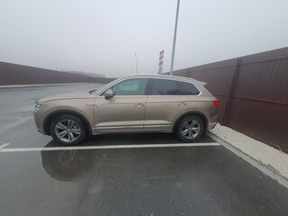 2019 Volkswagen Touareg III, бежевый, 3700000 рублей, вид 2