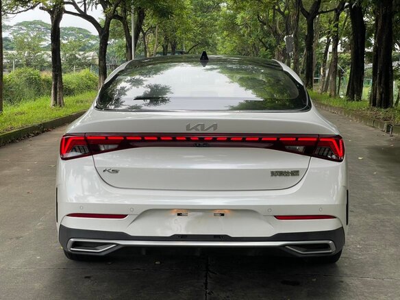 2023 Kia K5 III Рестайлинг, белый - вид 7