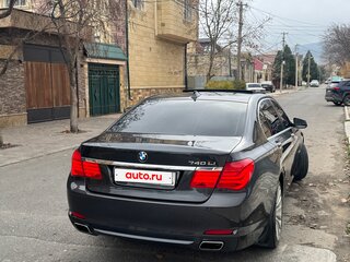 2010 BMW 7 серии Long 740Li V (F01/F02/F04), серый, 1750000 рублей, вид 4