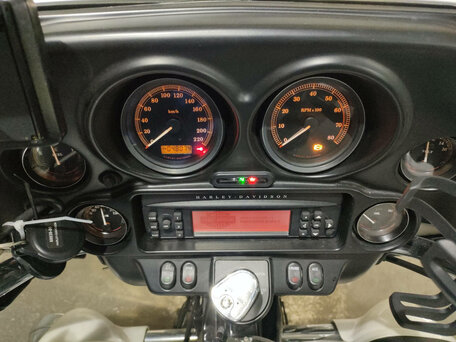 2011 Harley-Davidson Electra Glide, белый, 925000 рублей, вид 5