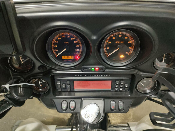 2011 Harley-Davidson Electra Glide, белый, 925000 рублей - вид 4