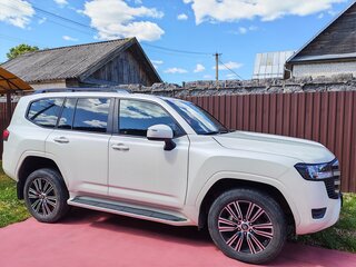 2023 Toyota Land Cruiser 300 Series, белый, 11700000 рублей, вид 2
