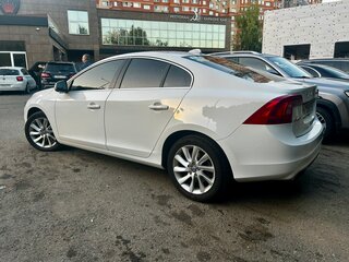 2014 Volvo S60 II Рестайлинг, белый, 1530000 рублей, вид 4