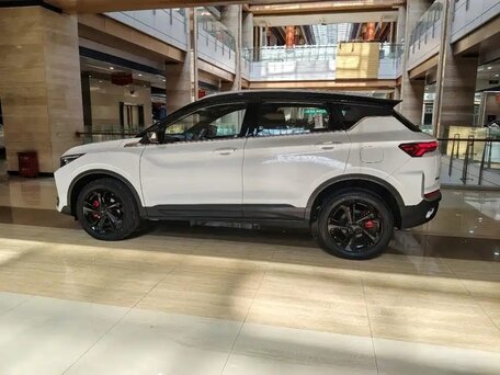 2026 Geely Coolray I Рестайлинг, белый, 1950000 рублей, вид 3