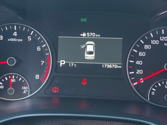 2018 Kia Optima IV Рестайлинг, белый, 2150000 рублей - вид 8