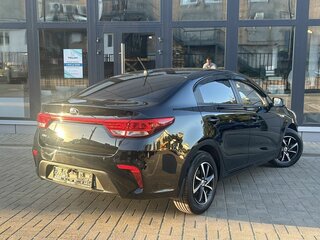 2018 Kia Rio IV, чёрный, 1110000 рублей, вид 2