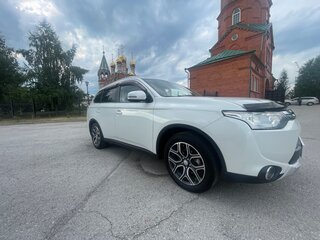 2014 Mitsubishi Outlander III Рестайлинг, белый, 1450000 рублей, вид 5
