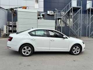 2019 Skoda Octavia III (A7) Рестайлинг, белый, 1800000 рублей, вид 4